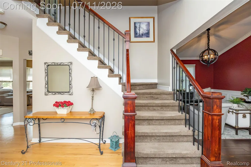 689 Woodfield Way Rochester Hills City MI 48307