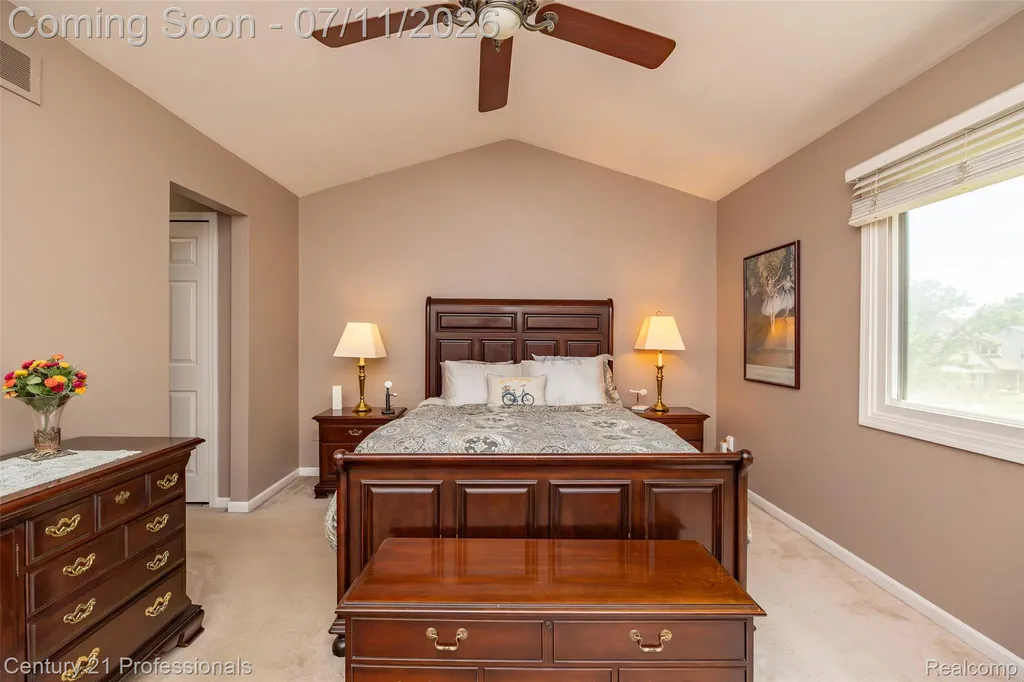 689 Woodfield Way Rochester Hills City MI 48307