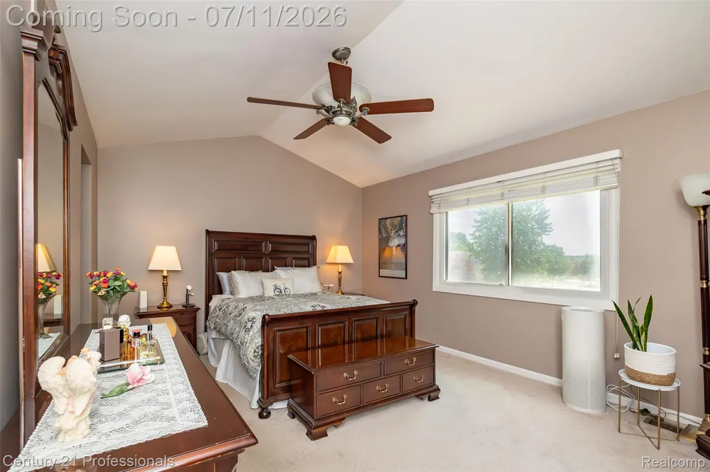689 Woodfield Way Rochester Hills City MI 48307