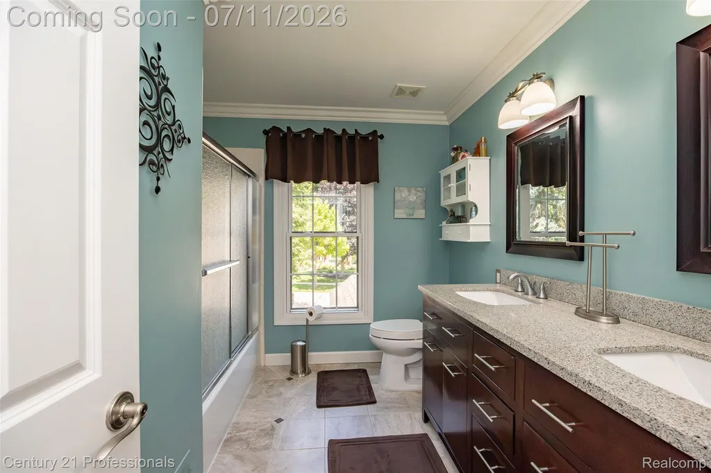 689 Woodfield Way Rochester Hills City MI 48307