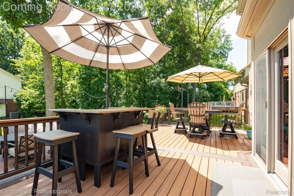 689 Woodfield Way Rochester Hills City MI 48307