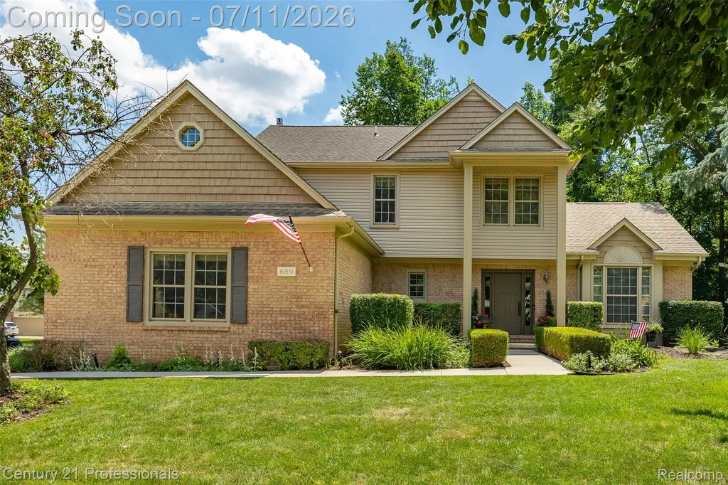 689 Woodfield Way Rochester Hills City MI 48307