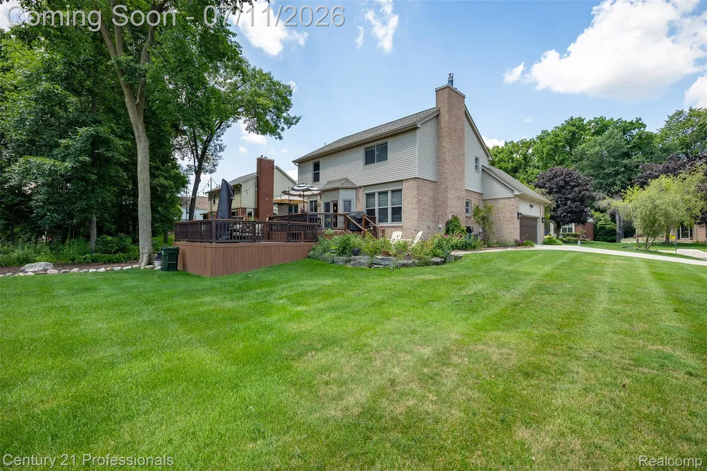 689 Woodfield Way Rochester Hills City MI 48307