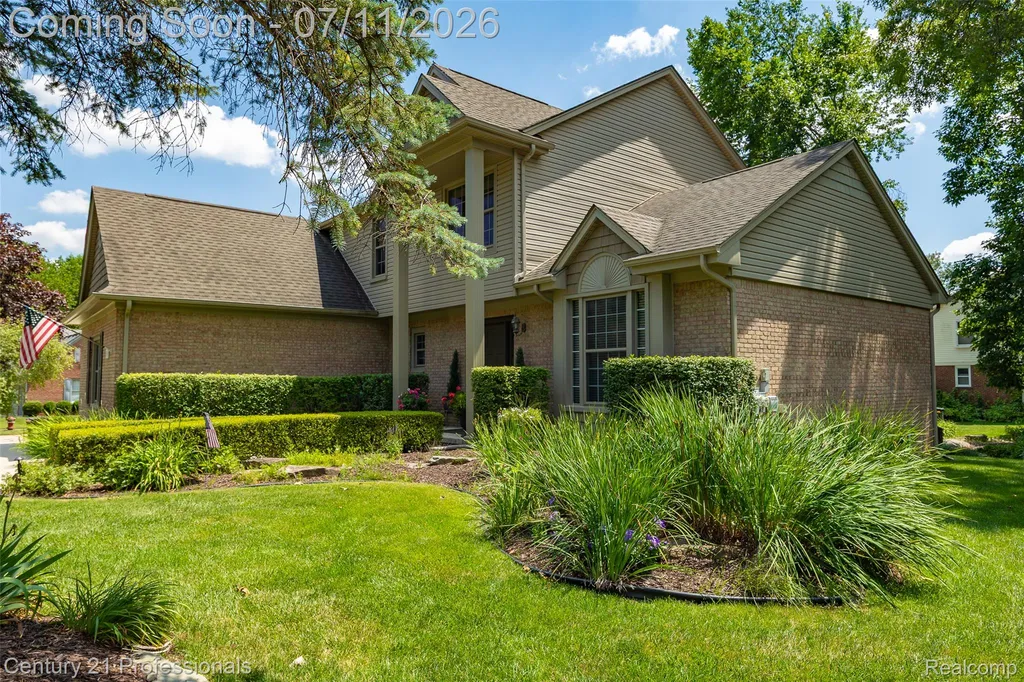 689 Woodfield Way Rochester Hills City MI 48307