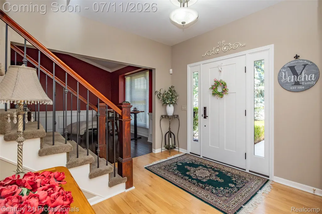 689 Woodfield Way Rochester Hills City MI 48307