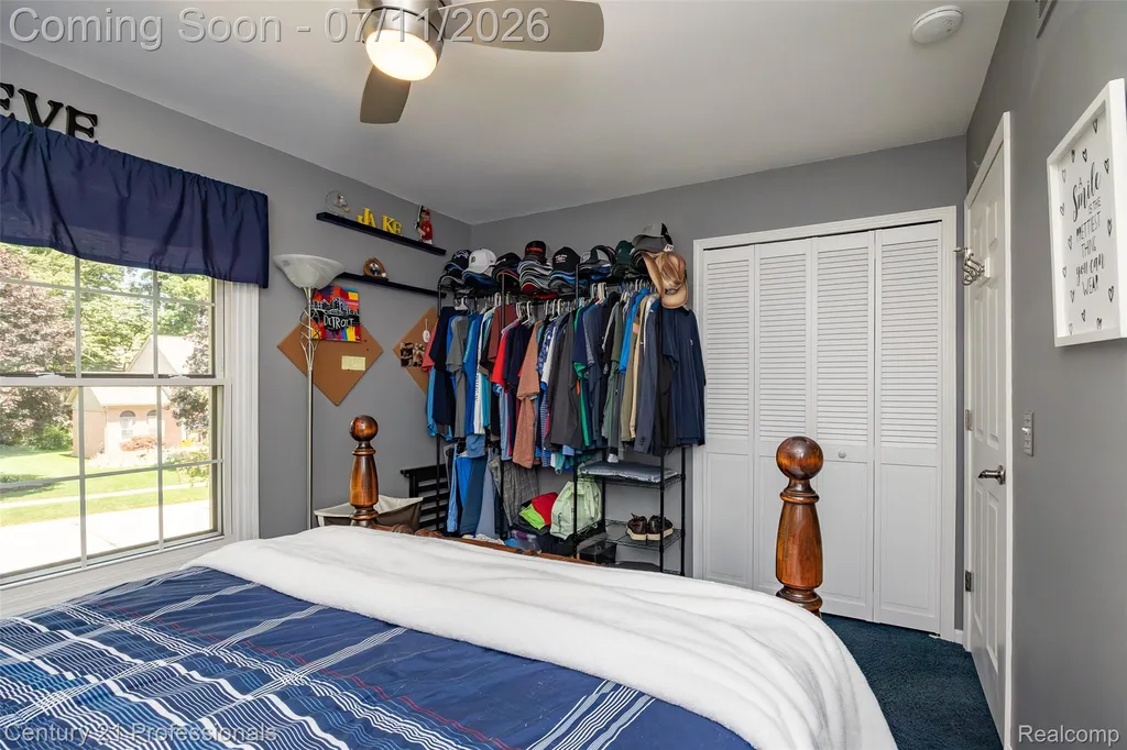 689 Woodfield Way Rochester Hills City MI 48307