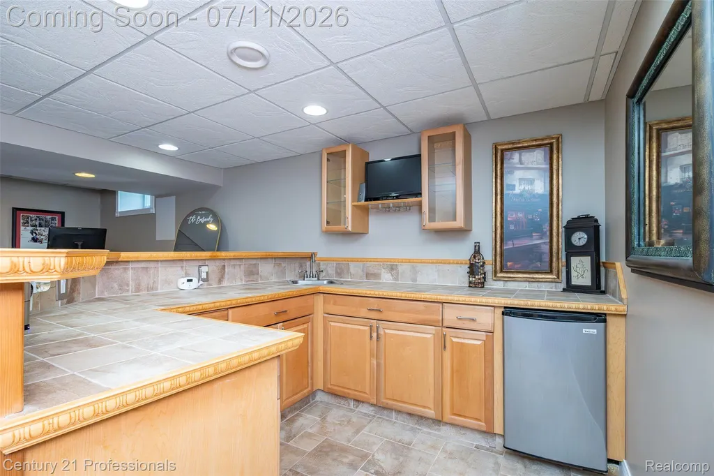 689 Woodfield Way Rochester Hills City MI 48307