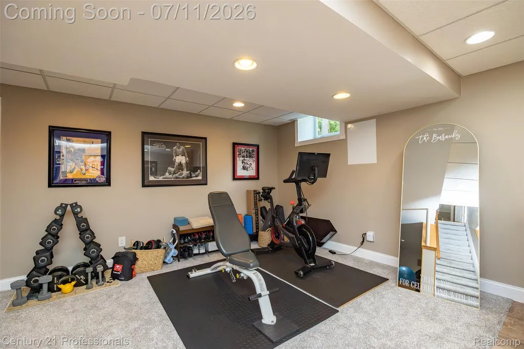 689 Woodfield Way Rochester Hills City MI 48307