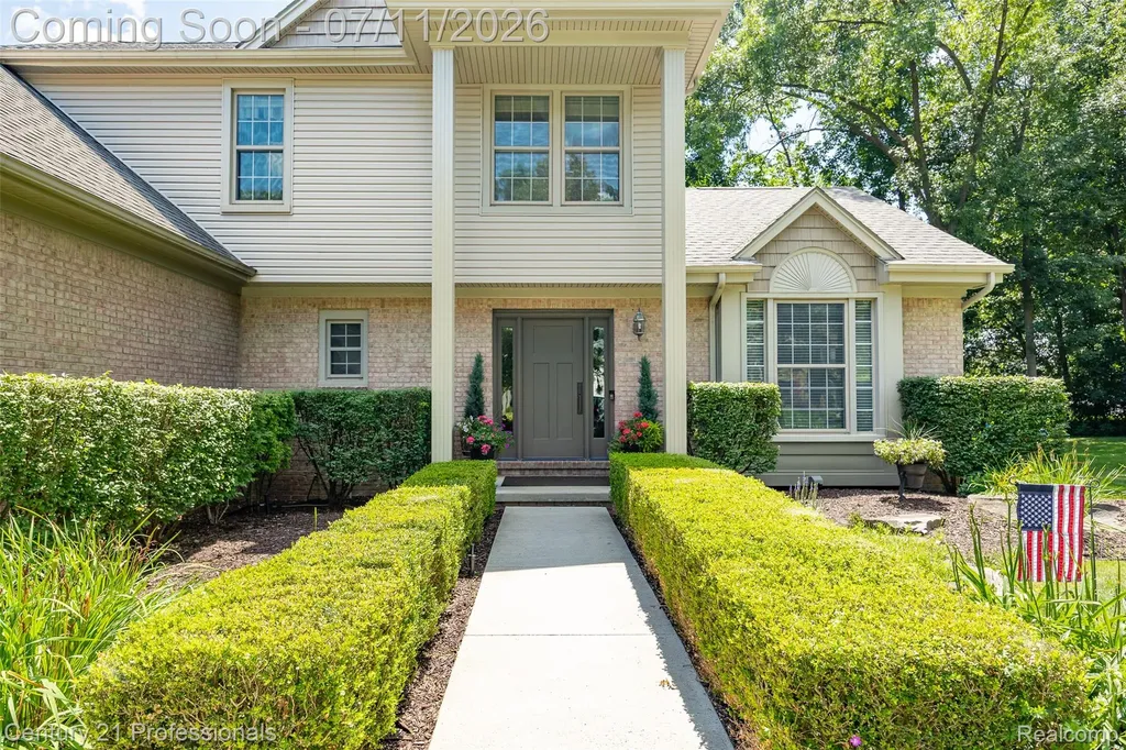 689 Woodfield Way Rochester Hills City MI 48307
