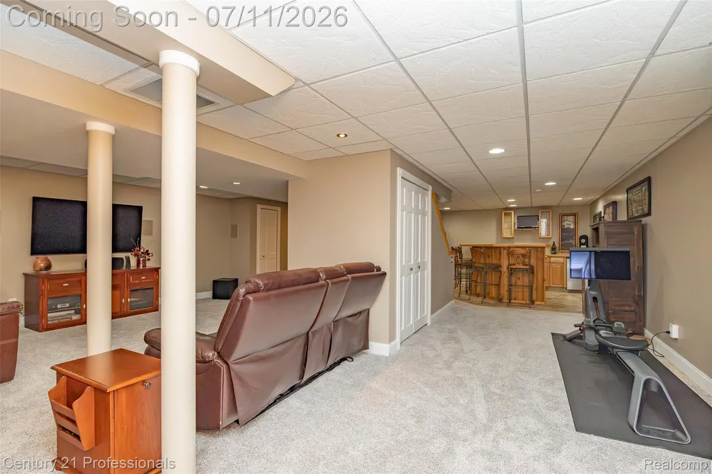 689 Woodfield Way Rochester Hills City MI 48307