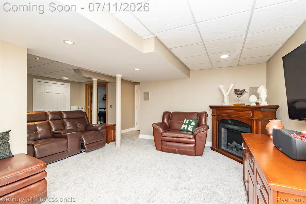 689 Woodfield Way Rochester Hills City MI 48307