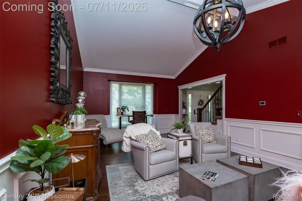 689 Woodfield Way Rochester Hills City MI 48307