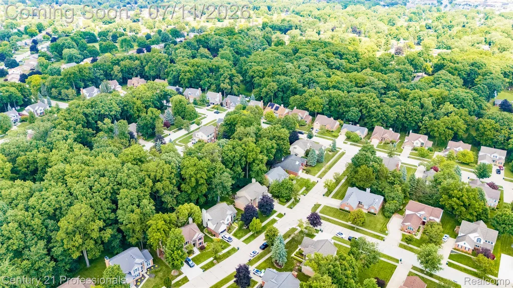 689 Woodfield Way Rochester Hills City MI 48307