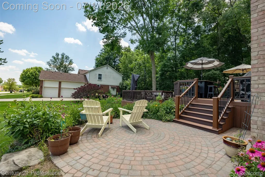 689 Woodfield Way Rochester Hills City MI 48307