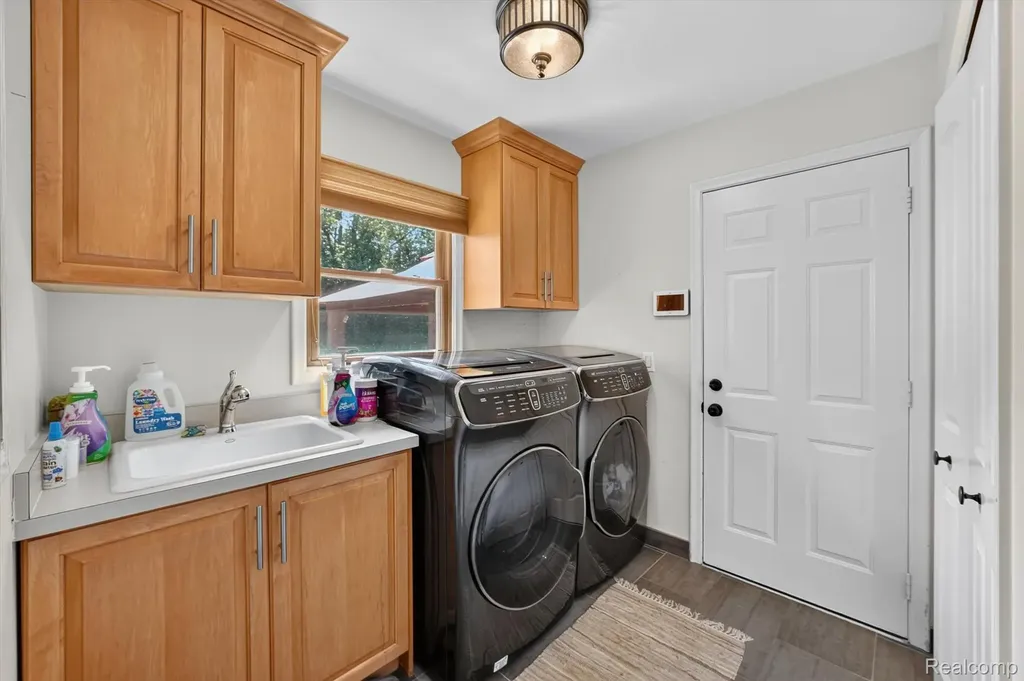 3115 Glengrove Drive Rochester Hills City MI 48309