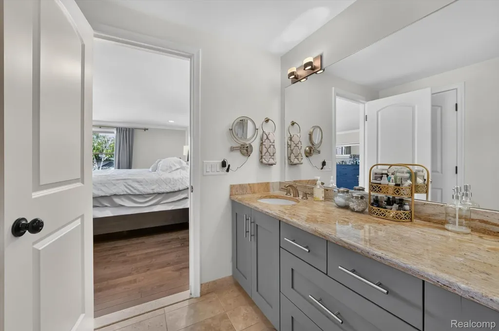 3115 Glengrove Drive Rochester Hills City MI 48309