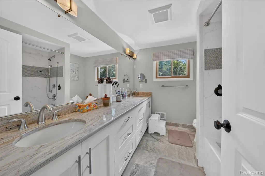 3115 Glengrove Drive Rochester Hills City MI 48309