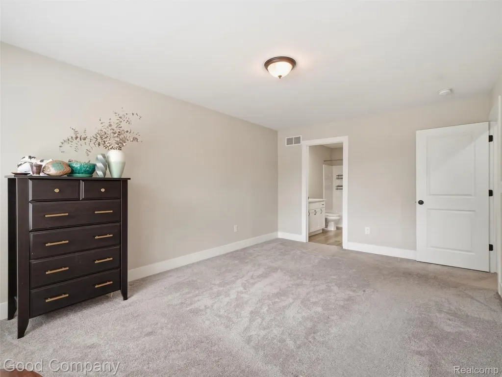 1243 E Milton Avenue Hazel Park City MI 48030