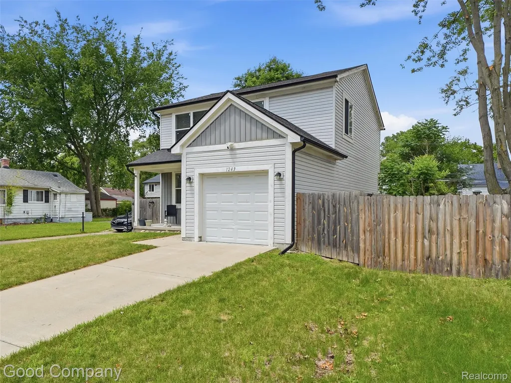 1243 E Milton Avenue Hazel Park City MI 48030