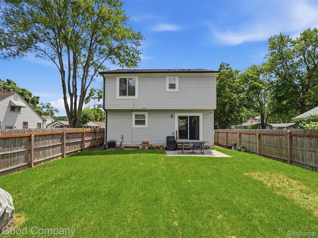 1243 E Milton Avenue Hazel Park City MI 48030