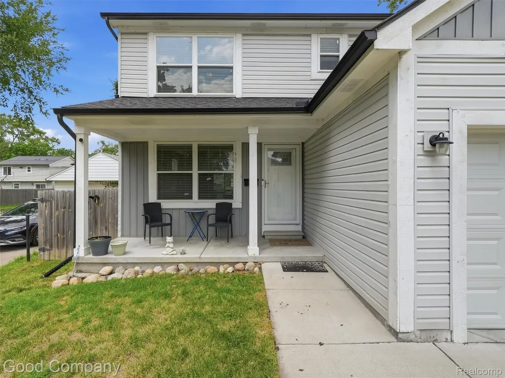 1243 E Milton Avenue Hazel Park City MI 48030