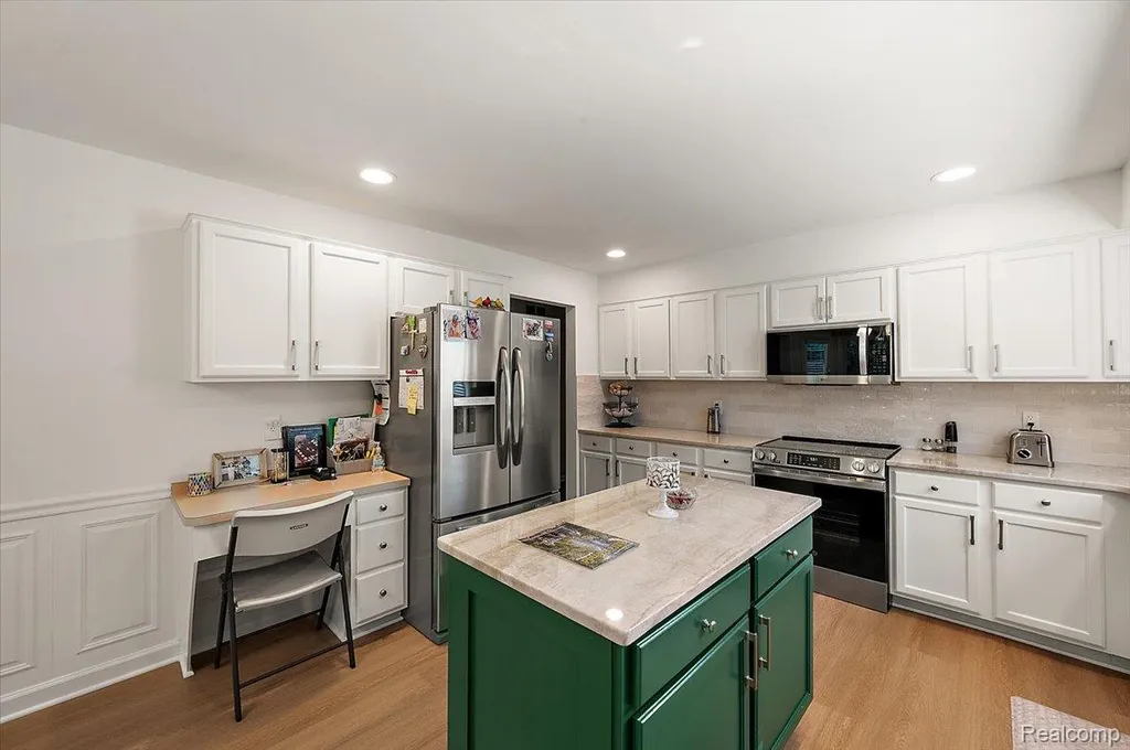 3359 Paddington Court Rochester Hills City MI 48309