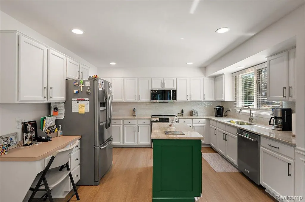 3359 Paddington Court Rochester Hills City MI 48309