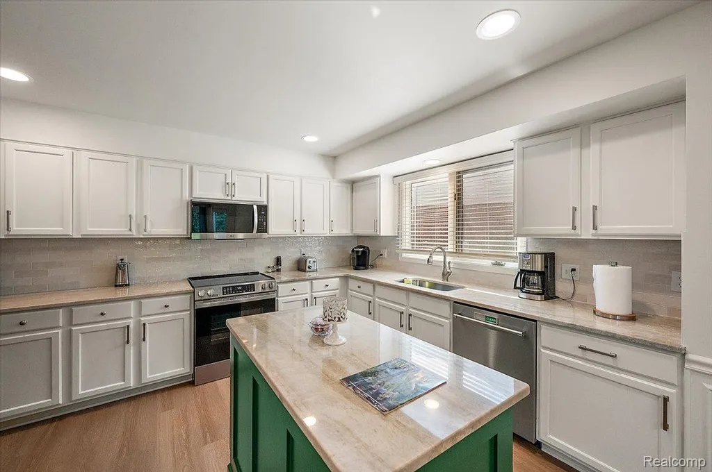 3359 Paddington Court Rochester Hills City MI 48309