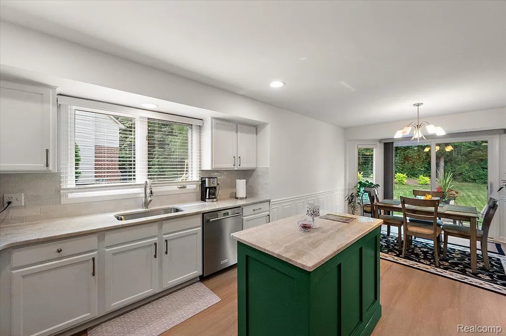 3359 Paddington Court Rochester Hills City MI 48309