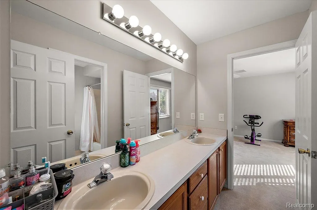 3359 Paddington Court Rochester Hills City MI 48309