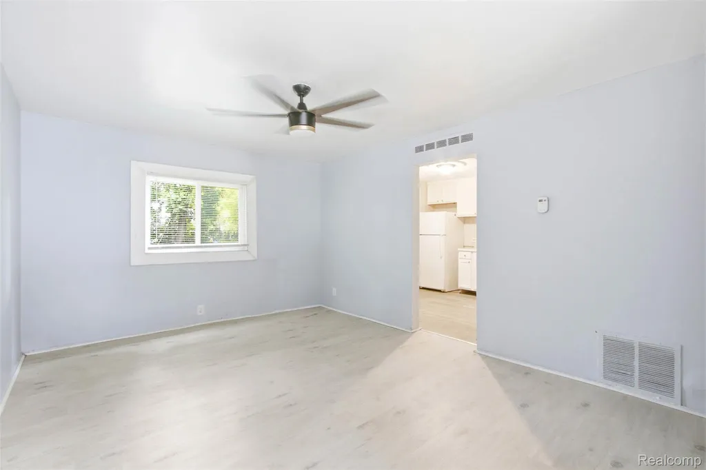31563 Alpena Court Westland City MI 48186