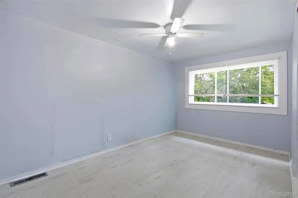 31563 Alpena Court Westland City MI 48186