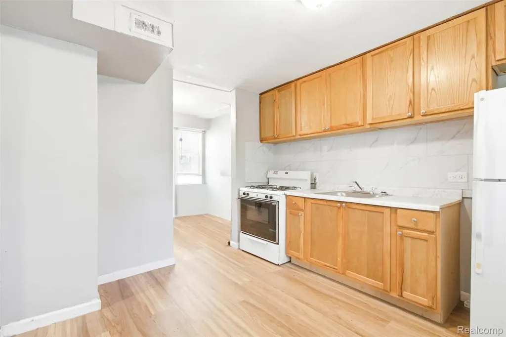 31563 Alpena Court Westland City MI 48186