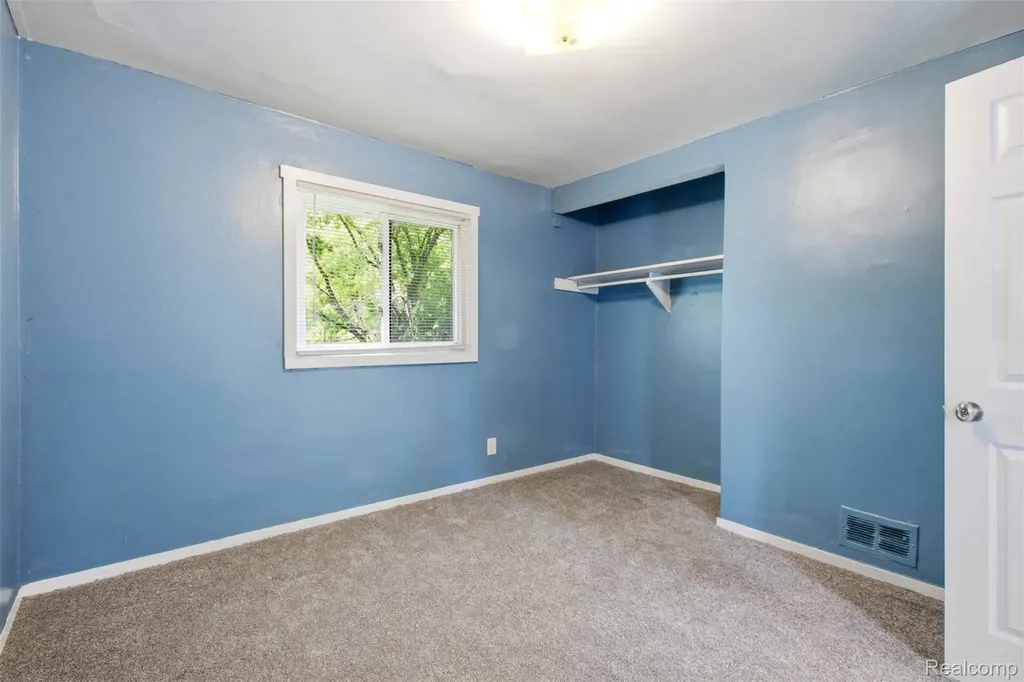 31563 Alpena Court Westland City MI 48186
