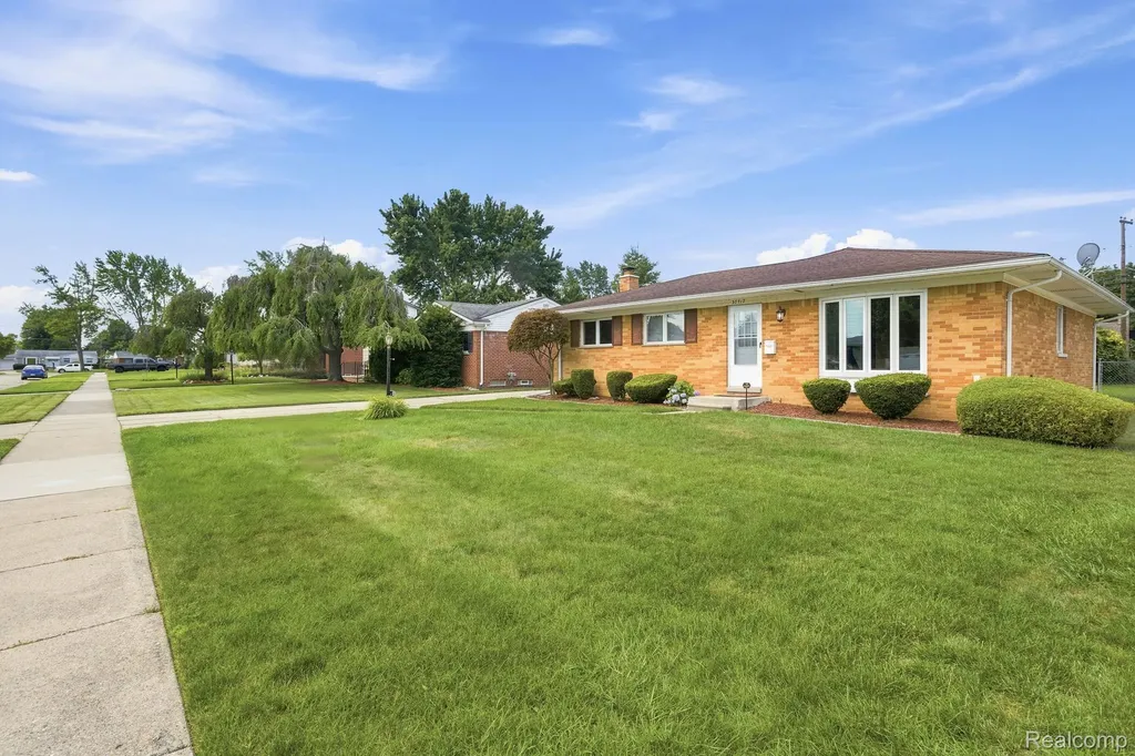 37717 Badger Drive Sterling Heights City MI 48312