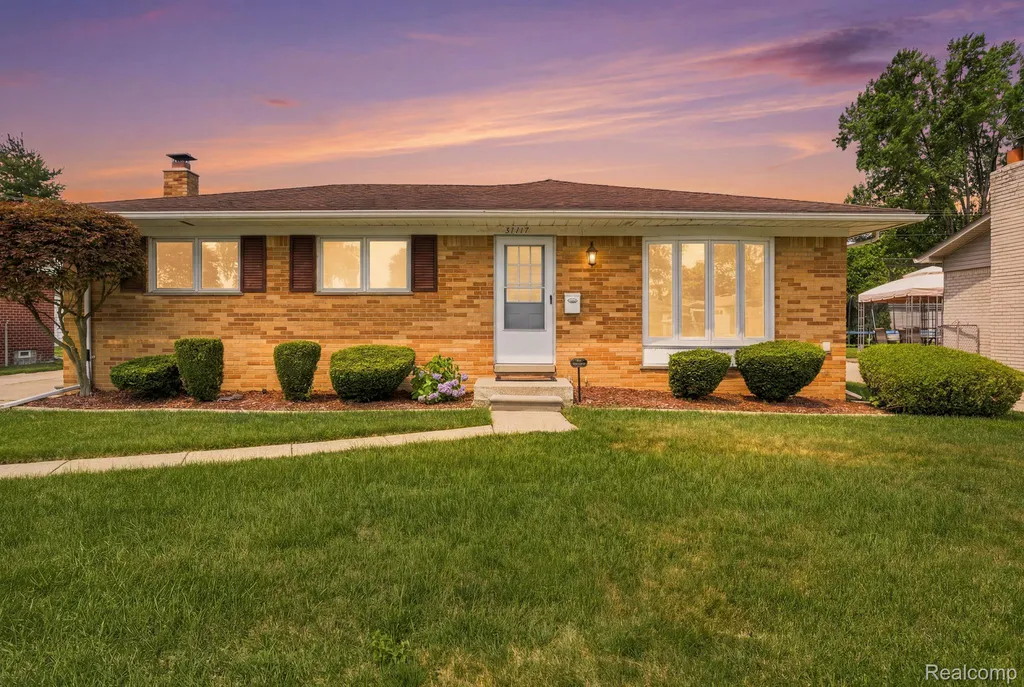 37717 Badger Drive Sterling Heights City MI 48312