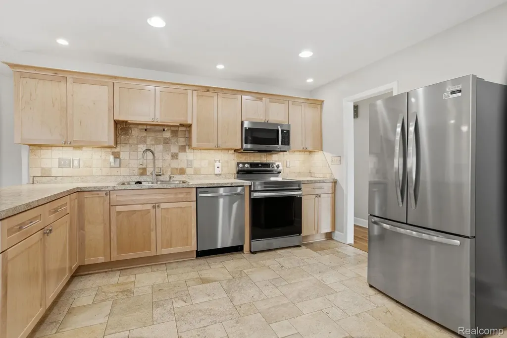 37717 Badger Drive Sterling Heights City MI 48312