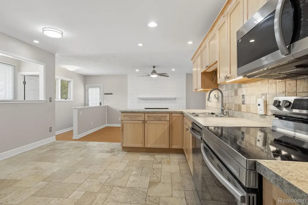 37717 Badger Drive Sterling Heights City MI 48312