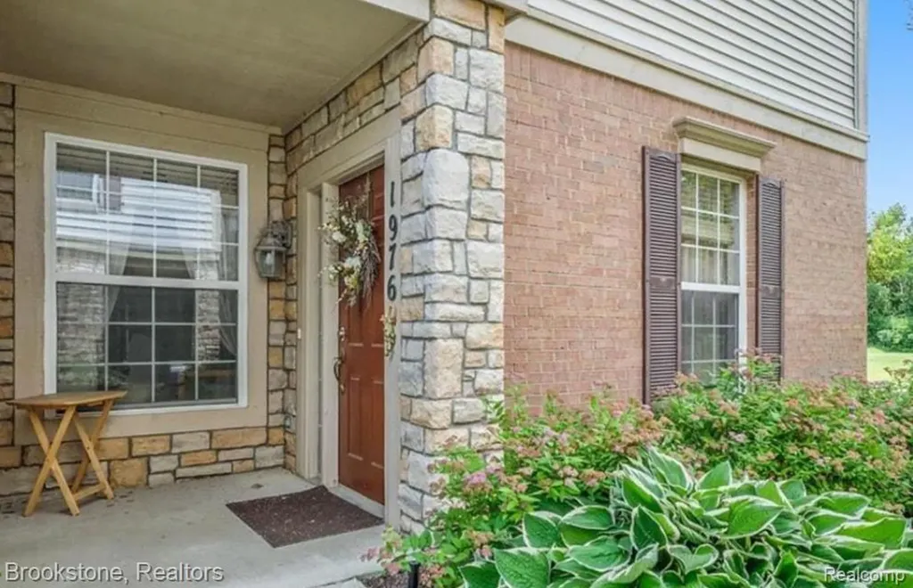 1976 Pinecroft Drive Canton Charter Township MI 48188