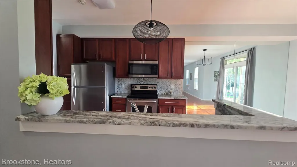1976 Pinecroft Drive Canton Charter Township MI 48188