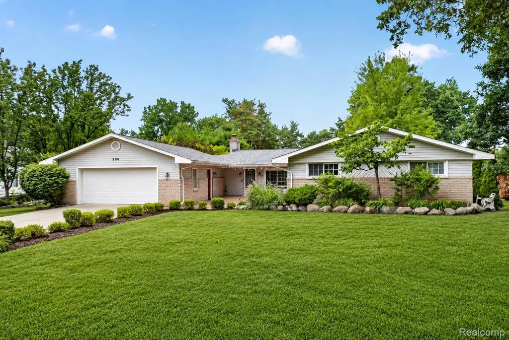 800 Hinford Avenue Lake Orion Village MI 48362