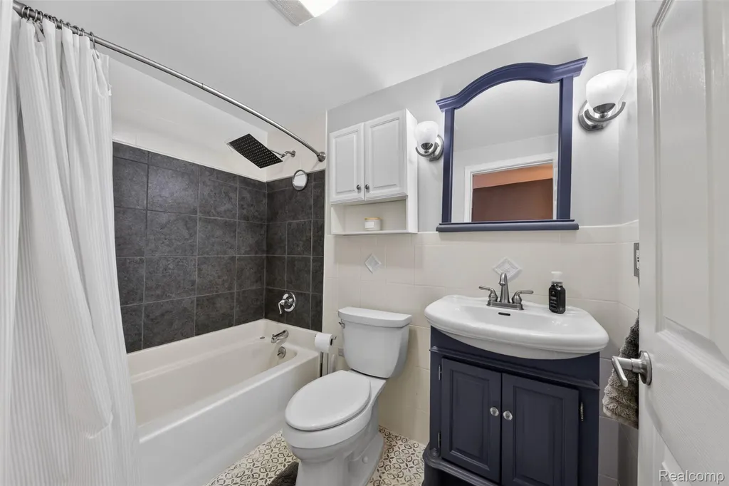 800 Hinford Avenue Lake Orion Village MI 48362