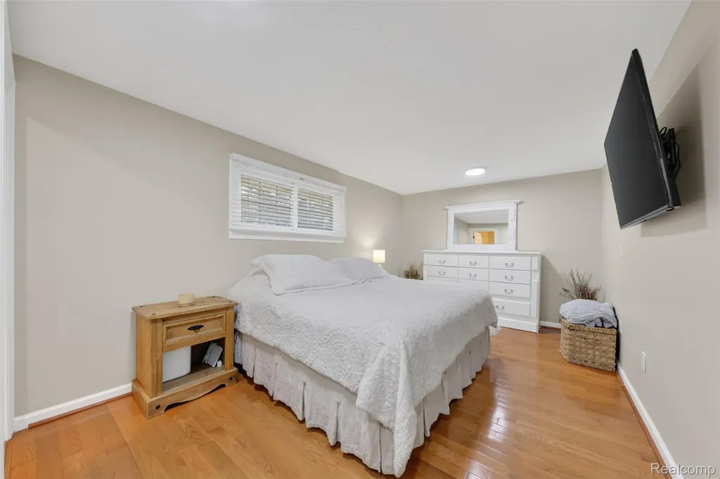 800 Hinford Avenue Lake Orion Village MI 48362