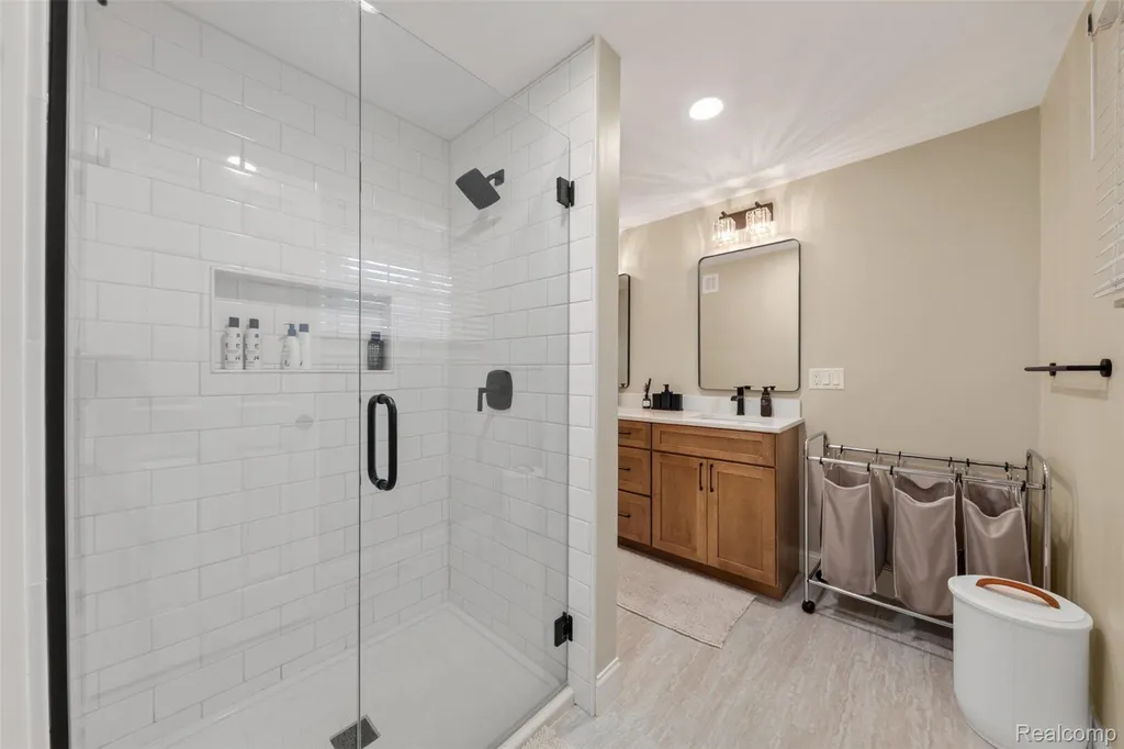 800 Hinford Avenue Lake Orion Village MI 48362
