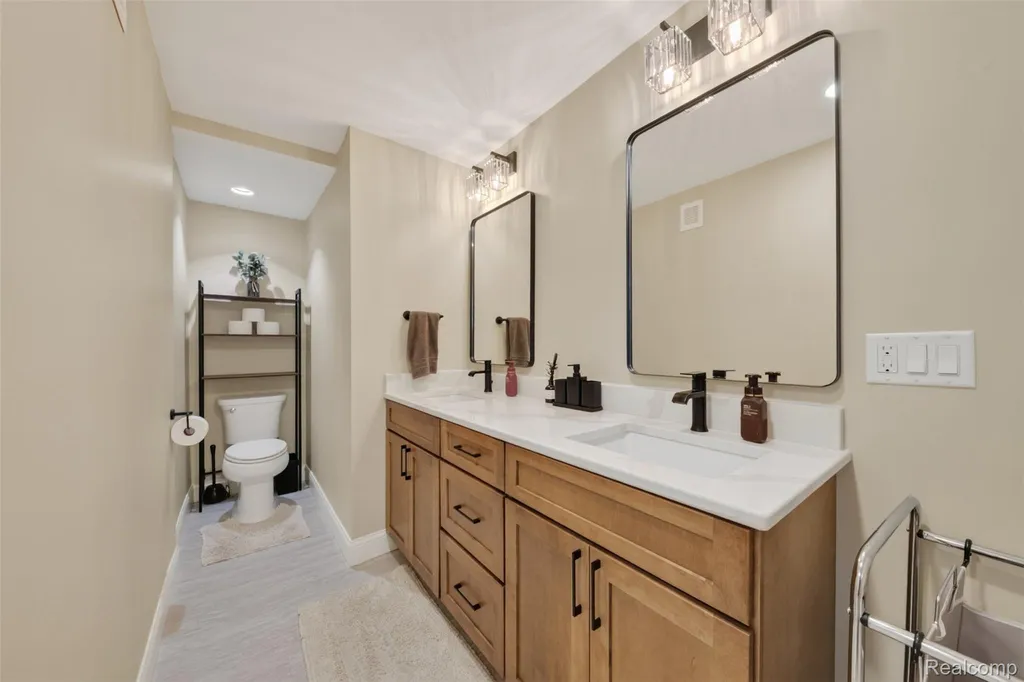 800 Hinford Avenue Lake Orion Village MI 48362