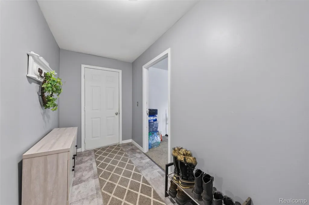800 Hinford Avenue Lake Orion Village MI 48362