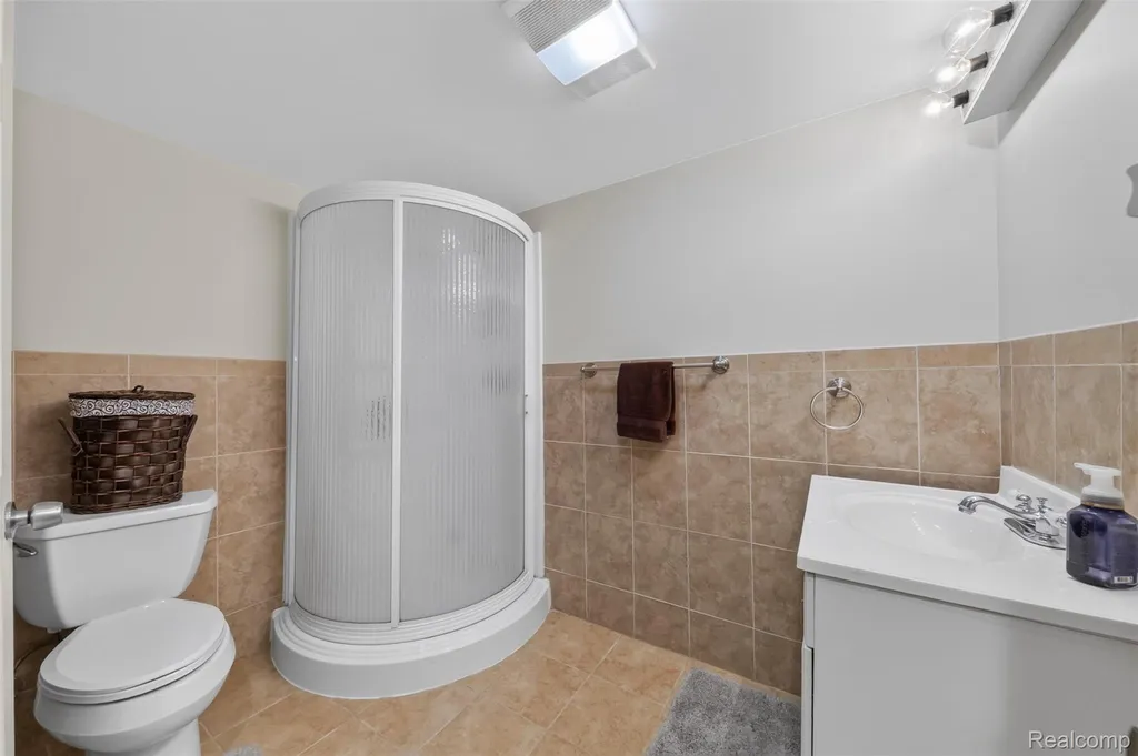 800 Hinford Avenue Lake Orion Village MI 48362