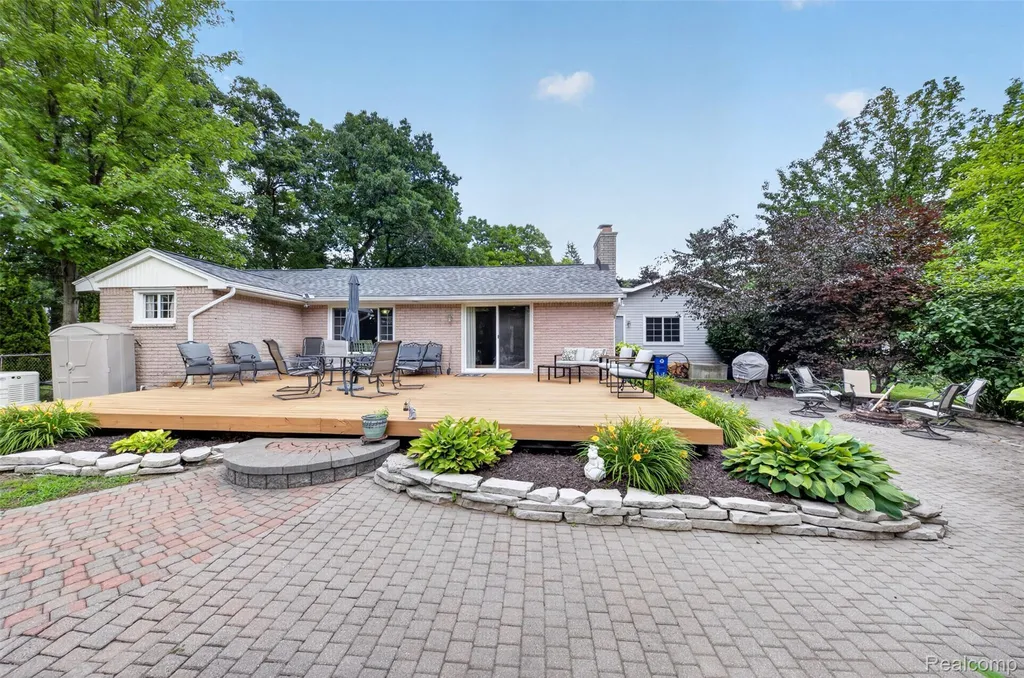 800 Hinford Avenue Lake Orion Village MI 48362