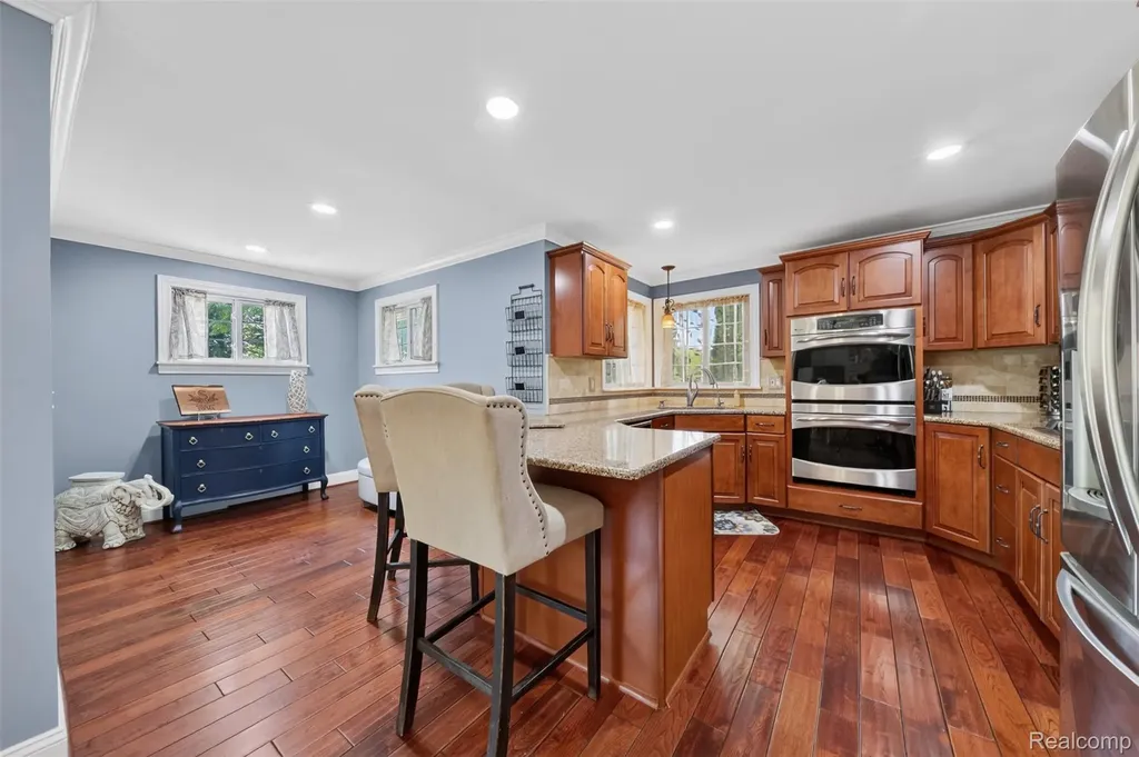 800 Hinford Avenue Lake Orion Village MI 48362