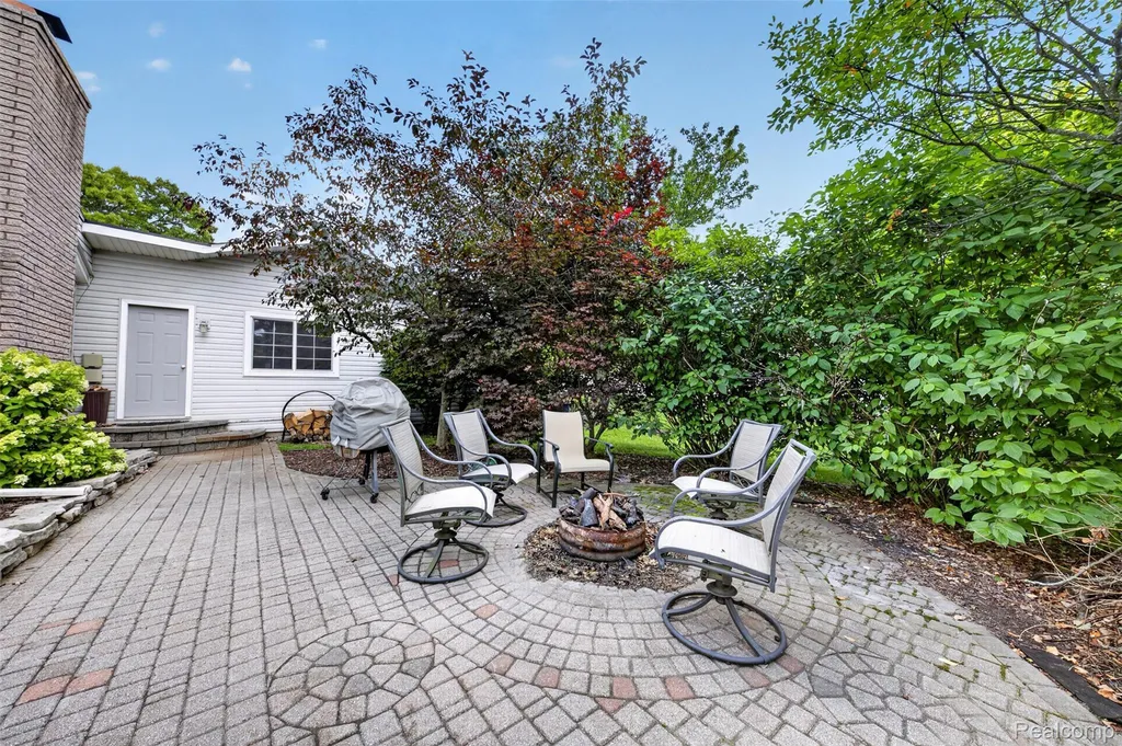 800 Hinford Avenue Lake Orion Village MI 48362
